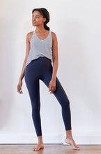 High waisted leggings with side pocket. Technical apparel by ADAY.
