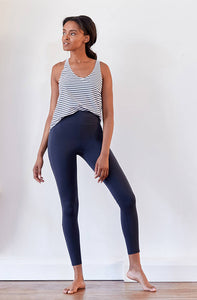 High waisted leggings with side pocket. Technical apparel by ADAY.