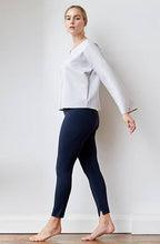 cropped technical leggings with bonded seams and a phone pocket