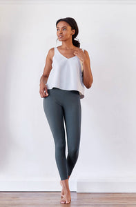 High waisted wetlook leggings with side pocket. Technical apparel by ADAY.